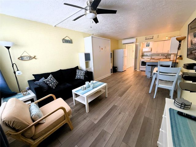 11440 1ST STREET E 2, Treasure Island, FL 33706