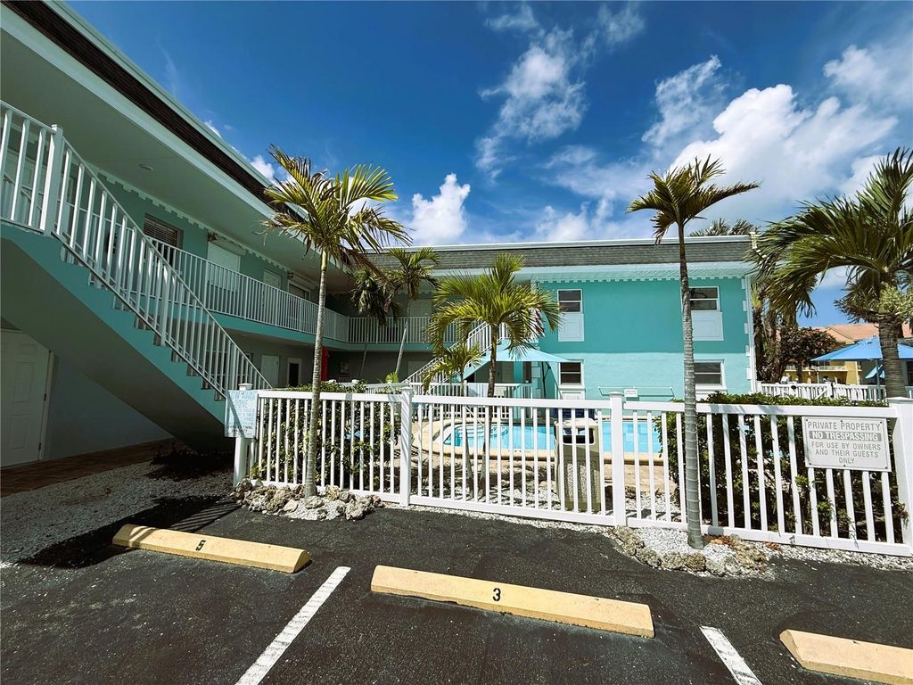 11440 1ST STREET E 2, Treasure Island, FL 33706