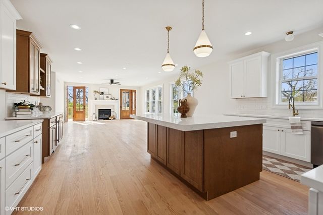 11300 Sequoya Lane, Indian Head Park, IL 60525