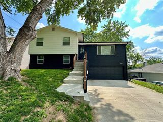 809 Knob Hill Drive, Des Moines, IA 50317