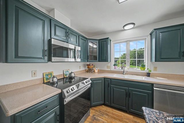 460 Shades Of Death Road, Allamuchy, NJ 07838