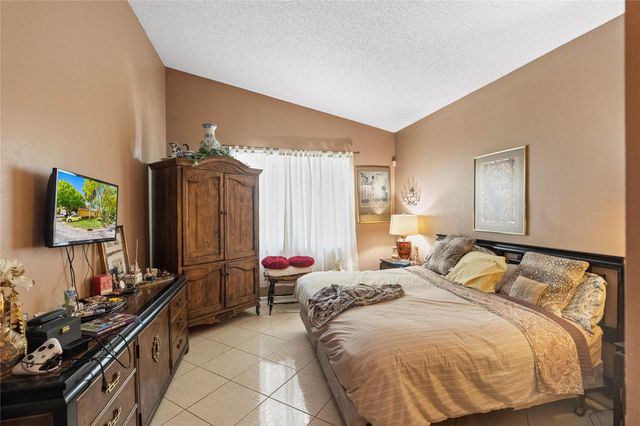 134 NW 97th Way, Coral Springs, FL 33071