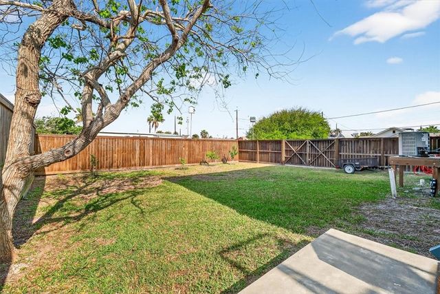 220 E Brundrett Ave, Port Aransas, TX 78373