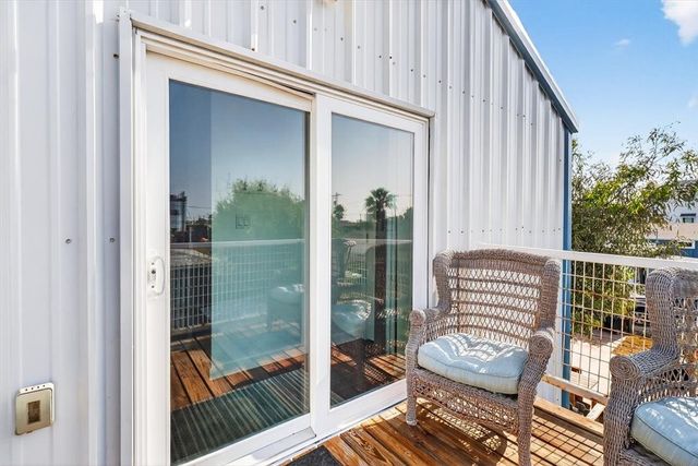 220 E Brundrett Ave, Port Aransas, TX 78373