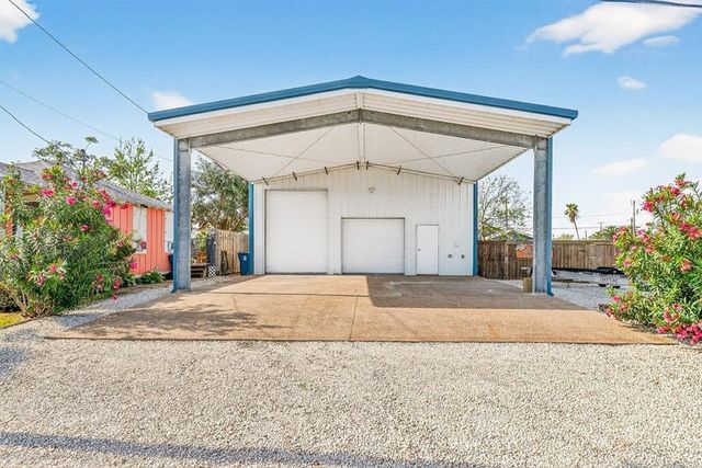 220 E Brundrett Ave, Port Aransas, TX 78373