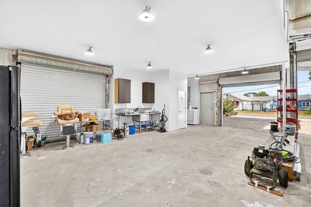 220 E Brundrett Ave, Port Aransas, TX 78373