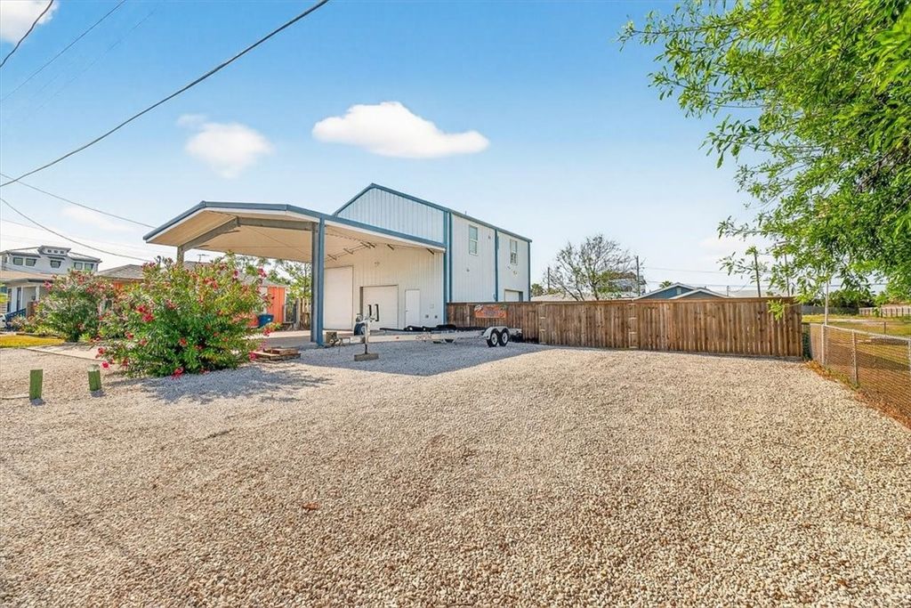 220 E Brundrett Ave, Port Aransas, TX 78373