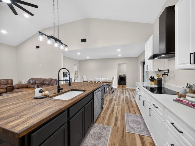 411 Avila LN, Briggs, TX 78608