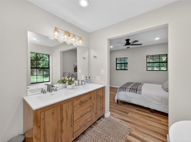 411 Avila LN, Briggs, TX 78608