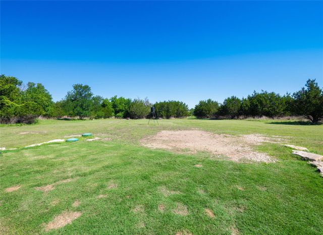 411 Avila LN, Briggs, TX 78608
