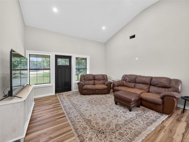 411 Avila LN, Briggs, TX 78608