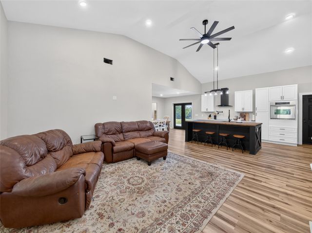 411 Avila LN, Briggs, TX 78608