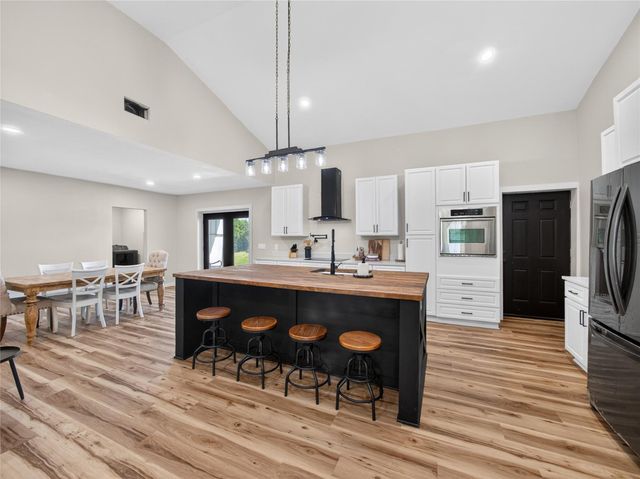 411 Avila LN, Briggs, TX 78608