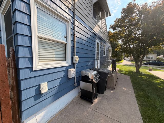 2010 46th Street, Rock Island, IL 60201