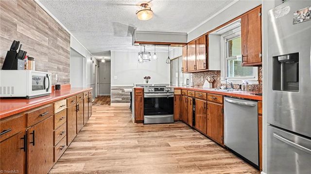 302 Huntington Park, Thomasville, NC 27360