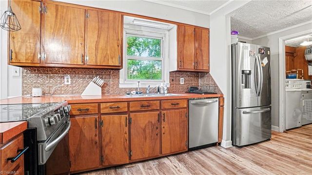 302 Huntington Park, Thomasville, NC 27360