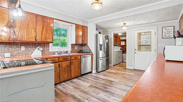 302 Huntington Park, Thomasville, NC 27360