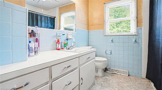 302 Huntington Park, Thomasville, NC 27360