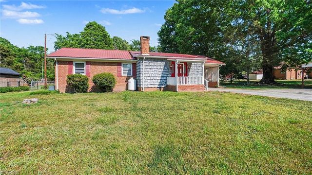 302 Huntington Park, Thomasville, NC 27360
