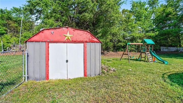 302 Huntington Park, Thomasville, NC 27360