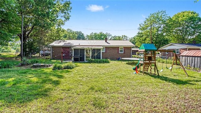 302 Huntington Park, Thomasville, NC 27360
