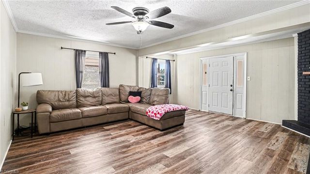302 Huntington Park, Thomasville, NC 27360
