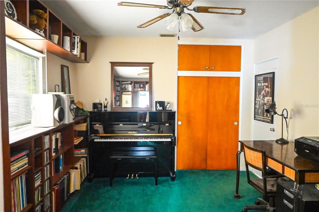 Image 12 of property listing at 4744 11TH AVENUE N, St Petersburg, FL 33713