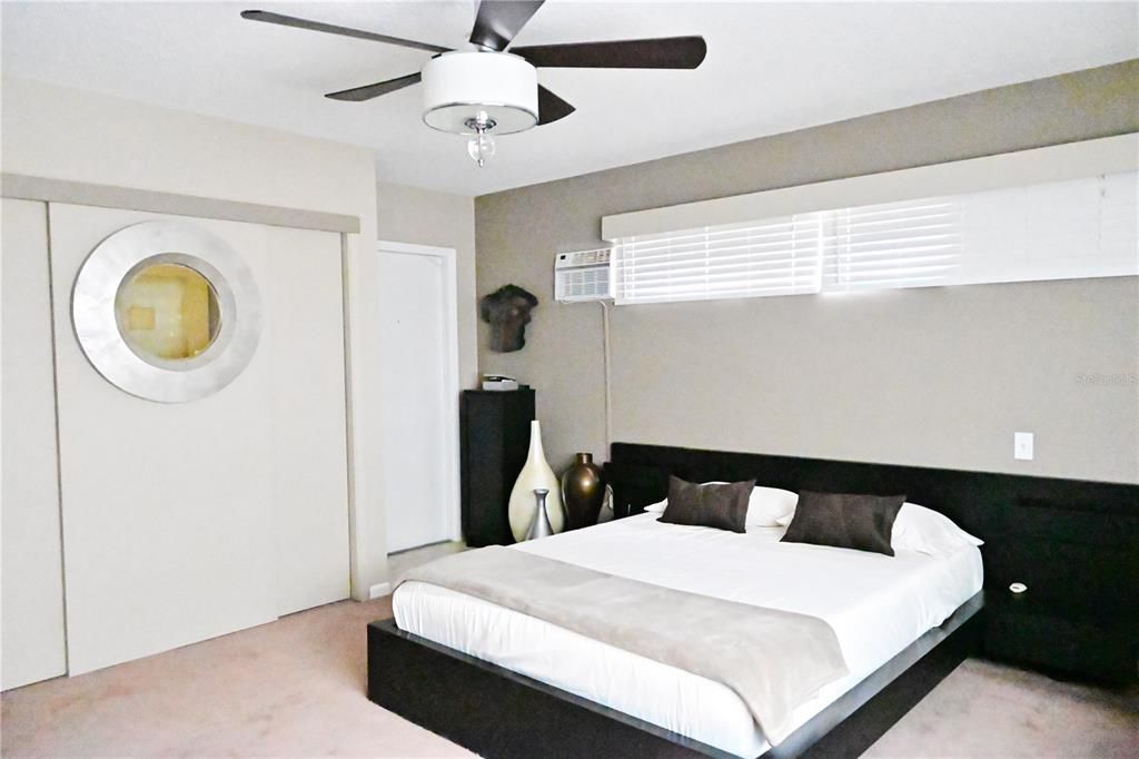 Image 14 of property listing at 4744 11TH AVENUE N, St Petersburg, FL 33713
