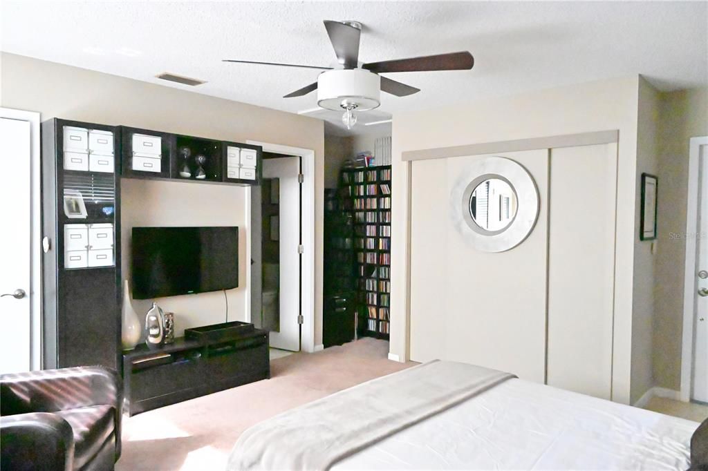 Image 15 of property listing at 4744 11TH AVENUE N, St Petersburg, FL 33713
