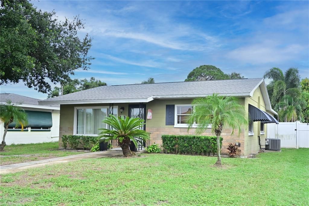 Image 2 of property listing at 4744 11TH AVENUE N, St Petersburg, FL 33713