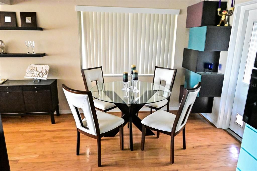 Image 7 of property listing at 4744 11TH AVENUE N, St Petersburg, FL 33713