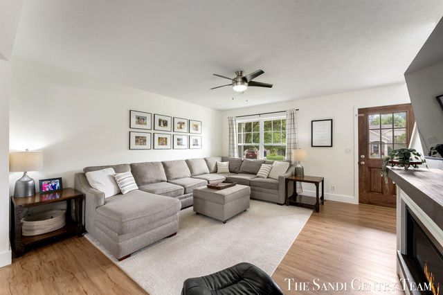 15313 Saddlebrook Court, Grand Haven, MI 49417