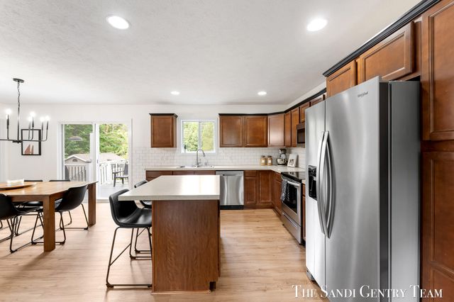 15313 Saddlebrook Court, Grand Haven, MI 49417