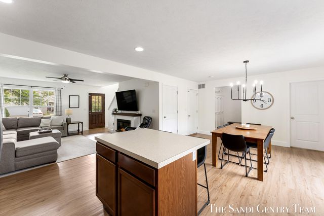 15313 Saddlebrook Court, Grand Haven, MI 49417