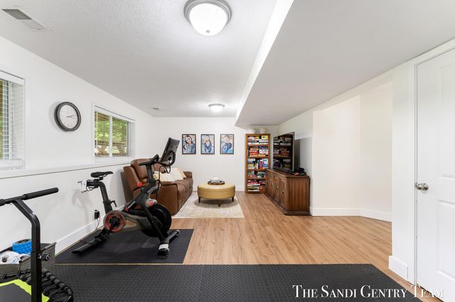 15313 Saddlebrook Court, Grand Haven, MI 49417