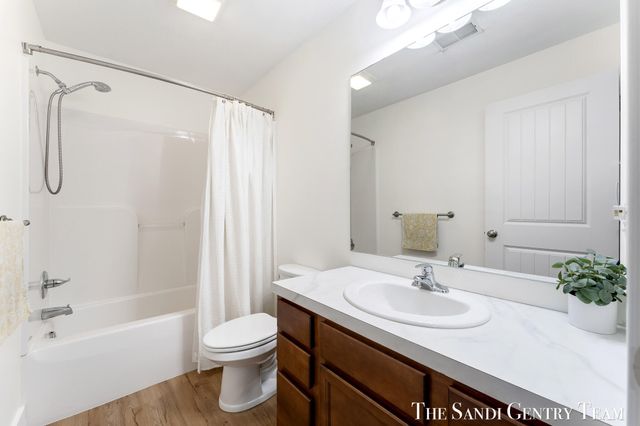 15313 Saddlebrook Court, Grand Haven, MI 49417