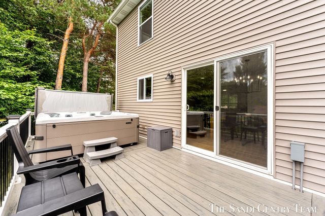 15313 Saddlebrook Court, Grand Haven, MI 49417