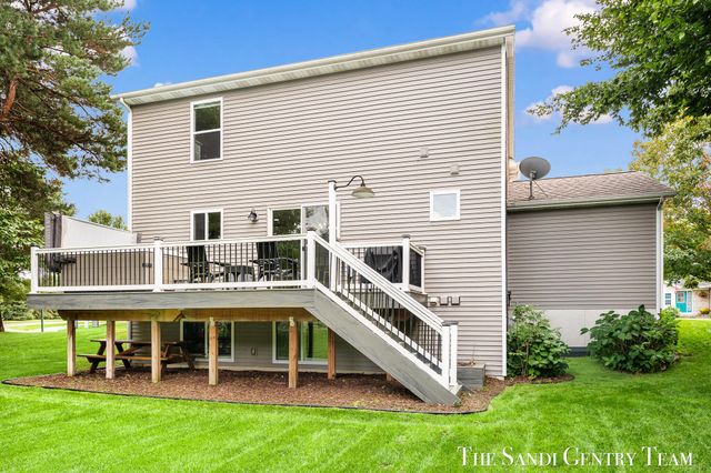 15313 Saddlebrook Court, Grand Haven, MI 49417