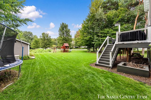 15313 Saddlebrook Court, Grand Haven, MI 49417