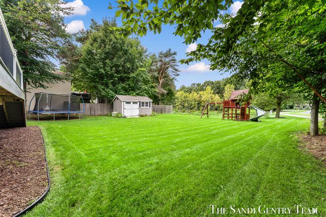 15313 Saddlebrook Court, Grand Haven, MI 49417