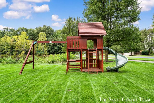 15313 Saddlebrook Court, Grand Haven, MI 49417