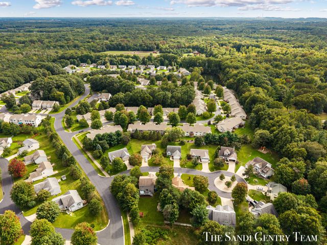 15313 Saddlebrook Court, Grand Haven, MI 49417