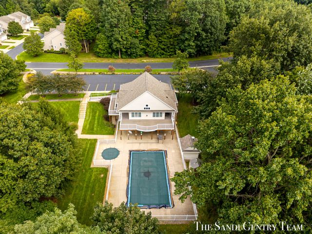 15313 Saddlebrook Court, Grand Haven, MI 49417
