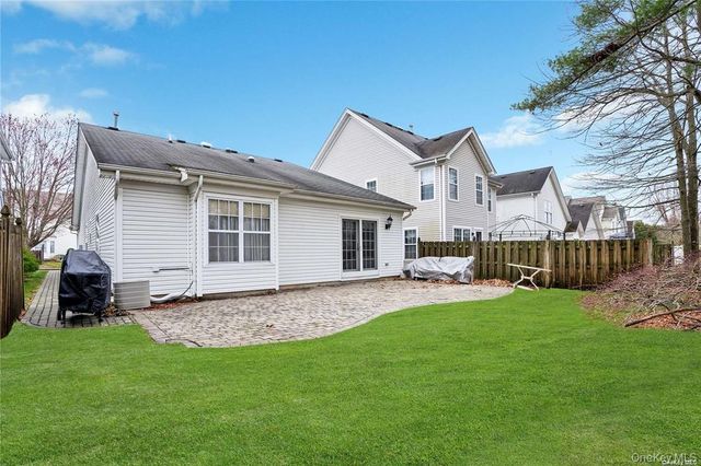 41 Madison Circle, Middle Island, NY 11953