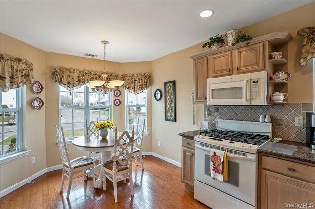 41 Madison Circle, Middle Island, NY 11953
