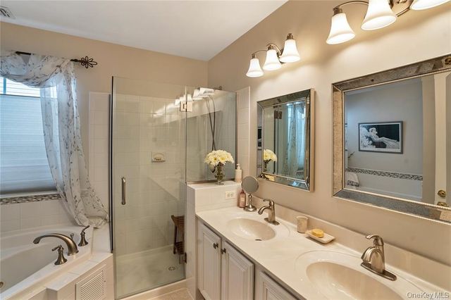 41 Madison Circle, Middle Island, NY 11953