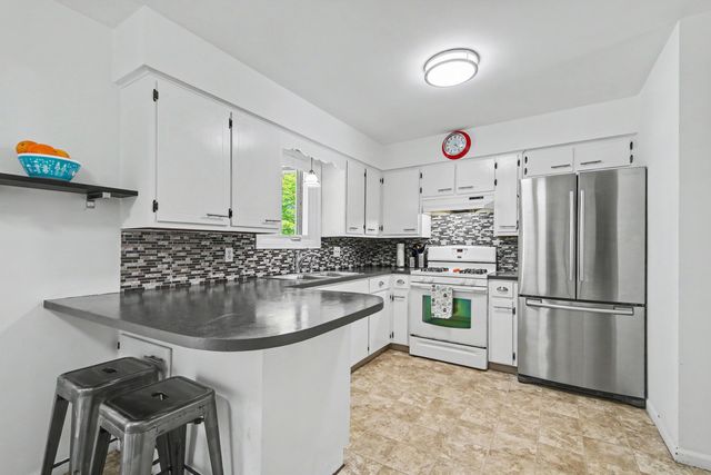5248 Burgis Avenue SE, Kentwood, MI 49508