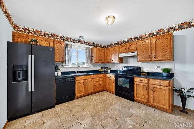 4046 Cambridge Crossing Drive, St Charles, MO 63304