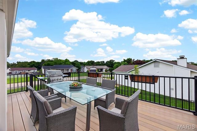 4046 Cambridge Crossing Drive, St Charles, MO 63304