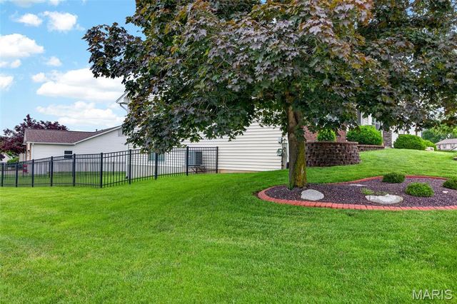 4046 Cambridge Crossing Drive, St Charles, MO 63304